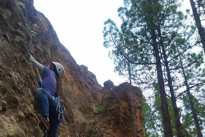 3-Hour Sunset Climbing Adventure Experience - Meeting at Presa de los Hornos, then into the Gran Canaria mountains