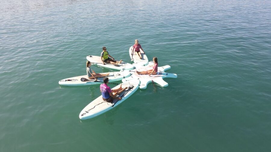Arguineguín: Stand-up Paddleboard Yoga Class with Instructor - Mireie Style and Instructor Energy: Clear Teaching, Real Adaptation