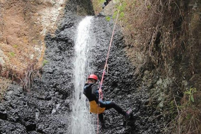 CANYONING aquatic and fun route in Gran Canaria - The guide experience: enthusiasm, clear instruction, and small-group flow