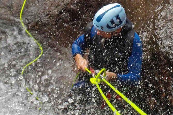 Canyoning Experience in Gran Canaria (Cernícalos canyon) - Gear and safety: wetsuit, harness, descender, and a guide like Miguel