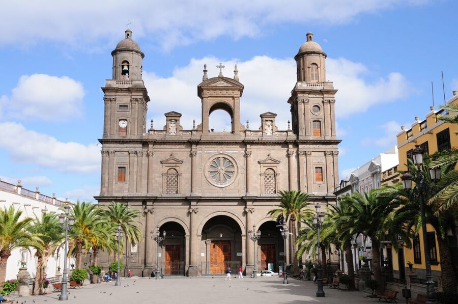 City Treasures Unveiled: 3.5-Hour Las Palmas Cab & Walking - Should you book City Treasures Unveiled?