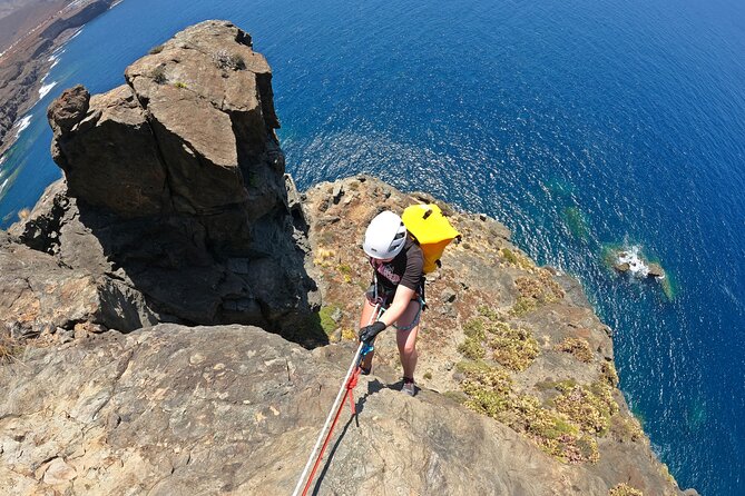Coasteering Gran Canaria: The Atlantic Mountains Adventure Route - The first climb, then the aboriginal cave stop