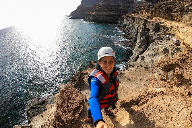 Coastering in Gran Canaria (Aquatic Route in the ocean cliffs) - Rappelling and abseiling ropes: no experience required
