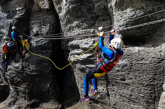 Coastering in Gran Canaria (Aquatic Route in the ocean cliffs) - Natural pools and jumps away from the crowds