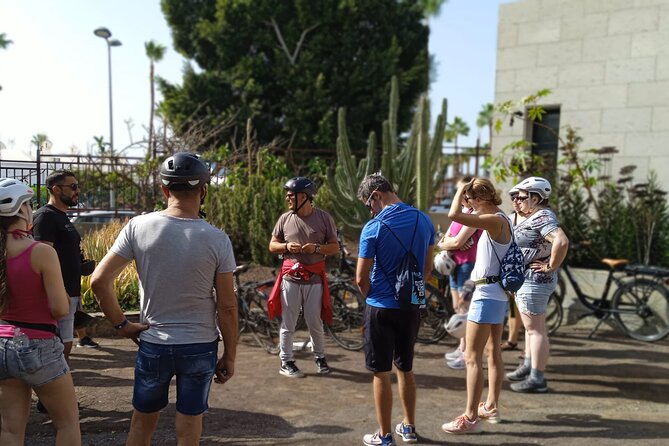 E-Bike CitySightseeing: Maspalomas Dunes, Playa Ingles, Meloneras - La Charca lagoon next to the dunes, with a soft-drink break