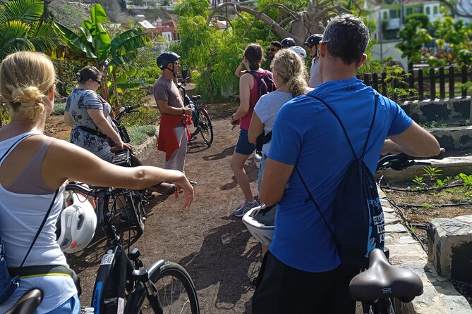 E-Bike CitySightseeing: Maspalomas Dunes, Playa Ingles, Meloneras - El Faro de Maspalomas: lighthouse exterior and the southern point feel
