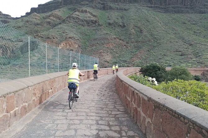 e-Bike Mountain Tour inside a Natural Park+option Tapas in a Cave - Ayagaures: Riding Into the Green Valley and Meeting the Dam