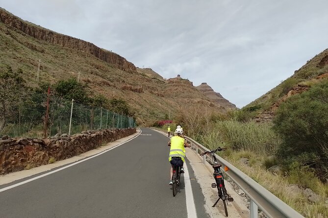 E-Bike Rental 80 km Battery life: Gran Canaria Mountains or Coast - E-bike range reality, phone charging, and the rules that keep you safe