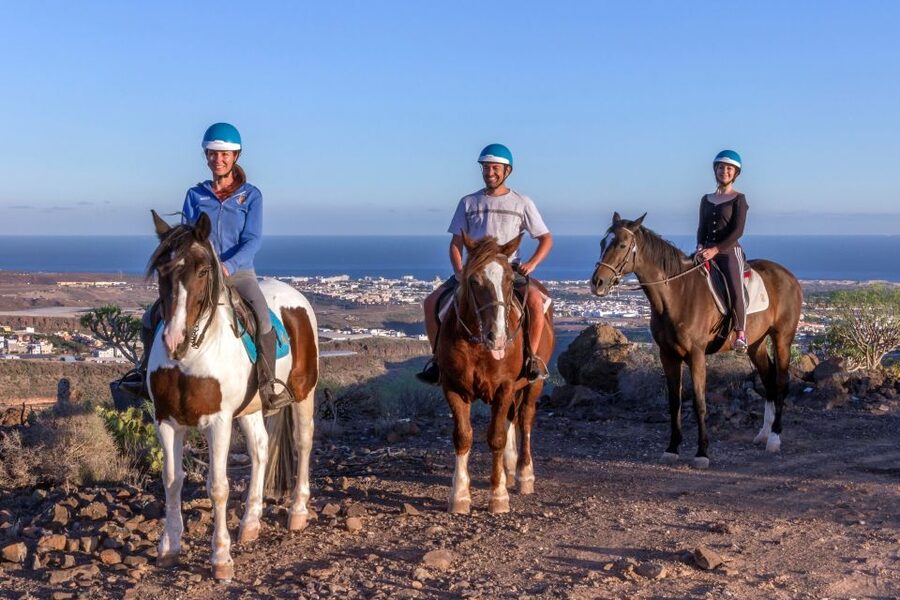 El Salobre: Horse Riding Adventure with Transfer Options - Guides, safety, and why beginners feel comfortable