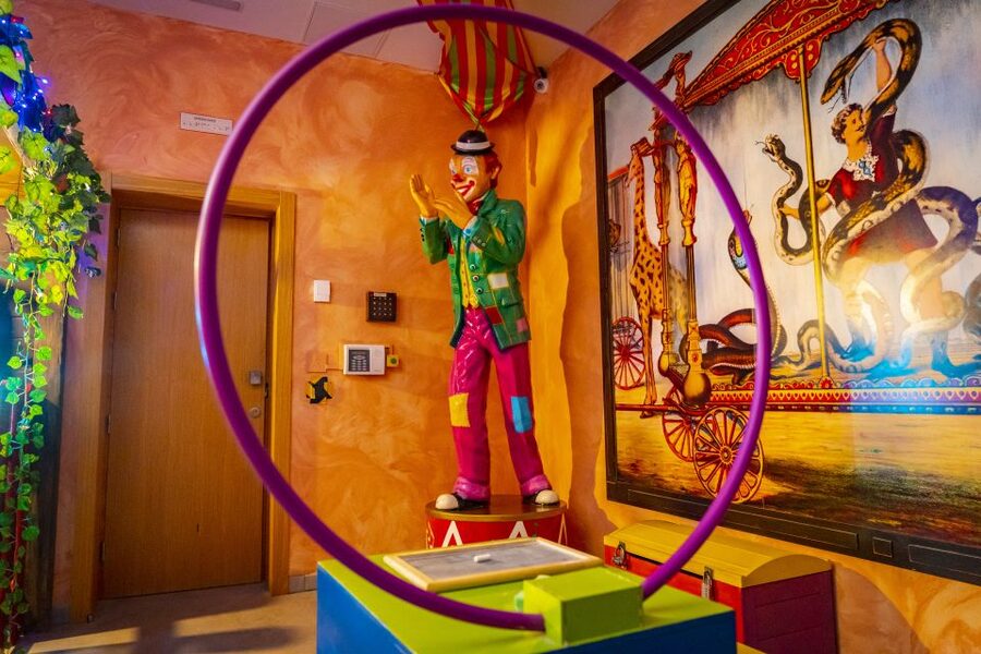 Escape room "The gratest show on earth" at Holidayworld - How the Puzzles Work: Search, Deduction, Logic, and Spatial Reasoning