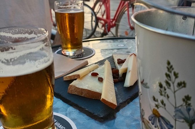 Gastronomic Bike Tour through Las Palmas at Night - Playa de Las Canteras at night, and why the third stop feels different