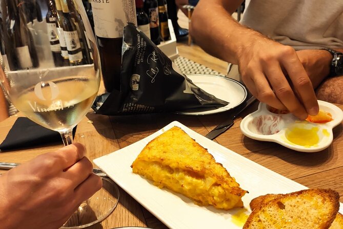 Gastronomic Bike Tour through Las Palmas at Night - Starting at Calle Espíritu Santo, then rolling into Vegueta