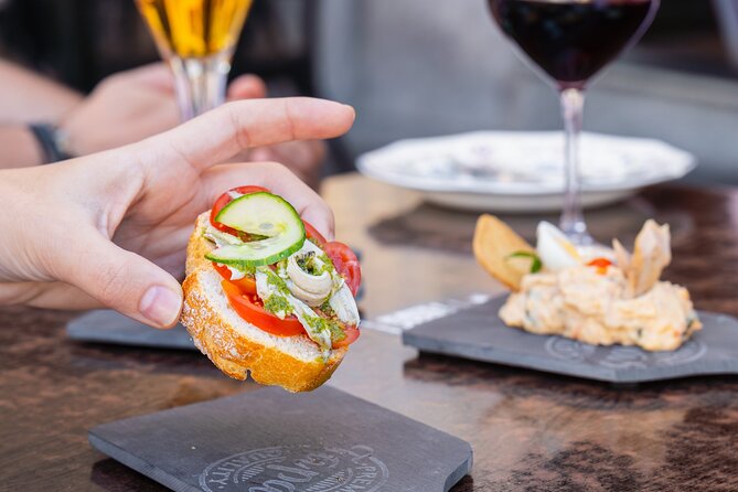 Gourmet Tapas and Wine Tour in the Old Town of Las Palmas - Final Stop Area: Plaza de Santo Domingo and the End at El Vasco