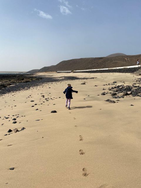 Graciosa Island: Jeep Safari Playa De las Conchas - Stop 1: Pedro Barba little village and its turtle-friendly beach