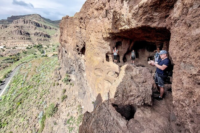 Gran Canaria Cave, Oasis, Red-gorge Adventure & cosy Picnic - Stop 4 and 5: Santa Lucía de Tirajana Tapas Picnic Break