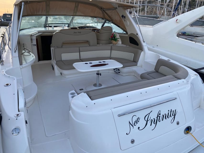 Gran Canaria: Excursion on private yacht with drinks, lunch and snorkeling - Hotel pickup and the cruise start from Puerto Rico harbor