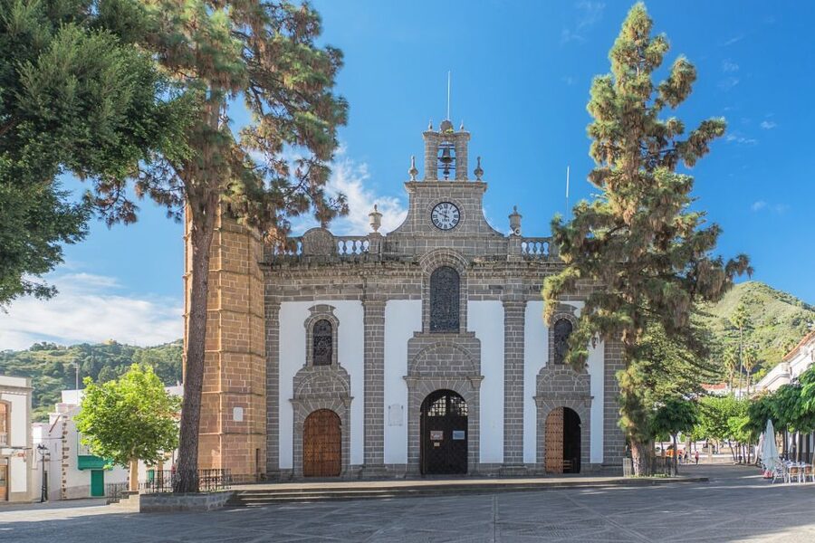 Gran Canaria Highlights Full-Day Tour by Bus - Teror and the Basílica Stop: How a Pilgrimage Village Changes the Mood