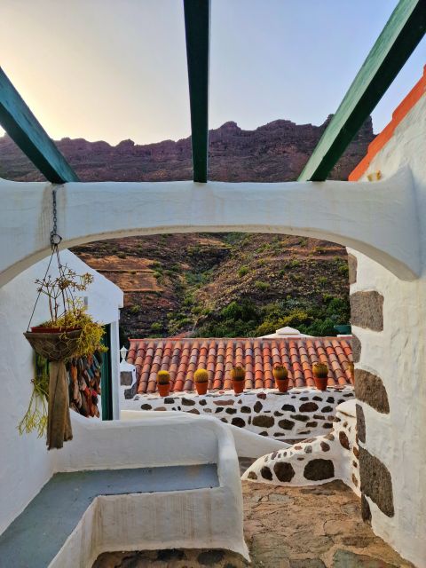 Gran Canaria historical house with mango plantation - Entering Mogán at the Valle de Mogán Meeting Point