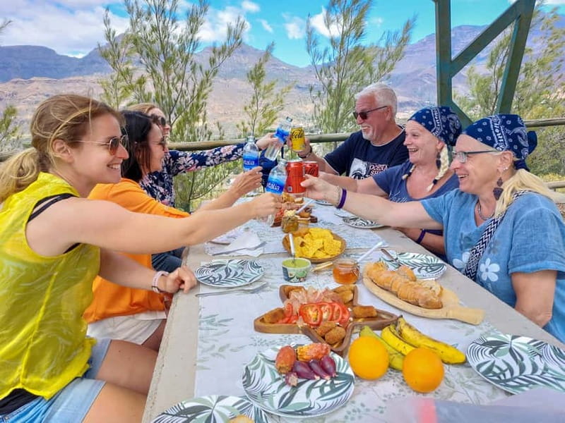 Gran Canaria: Red Gorge, Cave, Oasis Adventure Tour & Picnic - Photo help, digital pictures, and how the guides make it easy to focus