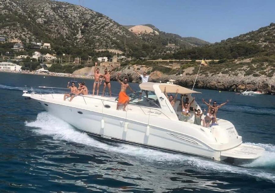 Gran Canaria: Shared yacht excursion with beverages, lunch and snorkeling - The onboard welcome: cava, open bar, and snack timing that actually works