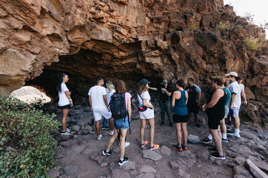 Gran Canaria: The Red Canyon Tour with Local Food Tasting - From your hotel to Mirador El Guriete: expect bus time and winding roads