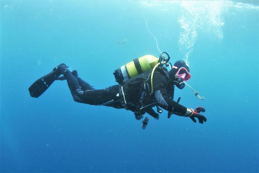 Las Palmas: 2-Day Padi Scuba Diving Course - Day 1 in the heated pool, the skills that build confidence