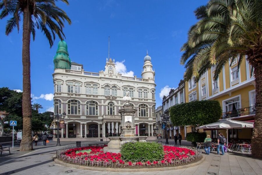 Las Palmas, Botanical Gardens and Bandama Volcano Tour - Las Canteras Beach and Alfredo Kraus Area: Let the Sea Set Your Pace
