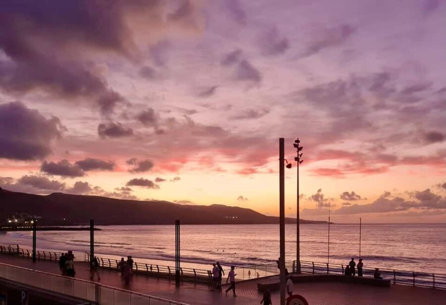 Las Palmas: City, Harbor, and Beach Walking-Hiking Tour - Getting Oriented at Santa Catalina, Where the Walk Starts