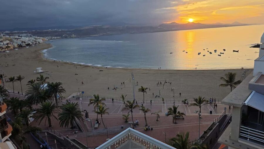 Las Palmas: City, Harbor, and Beach Walking-Hiking Tour - New City Walking: Harbor to Isleta in Street-Level Las Palmas