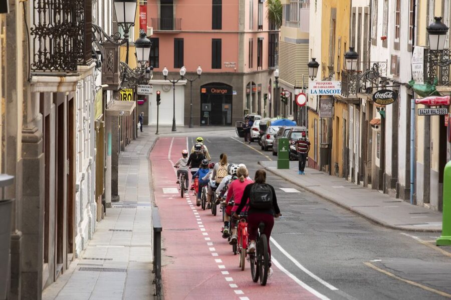 Las Palmas de Gran Canaria: Guided City Tour by Bike - Getting started at Poema del Mar Aquarium, then rolling into the city