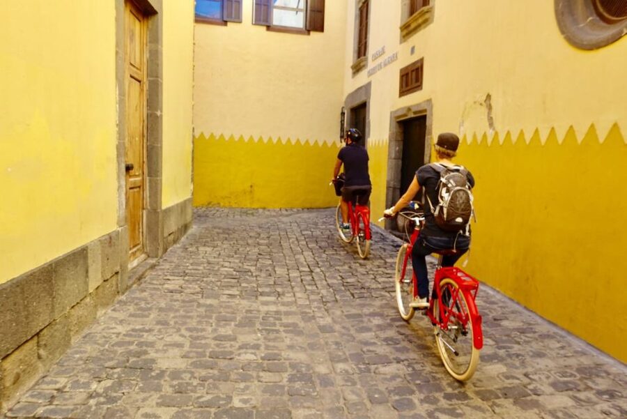 Las Palmas de Gran Canaria: Guided City Tour by Bike - What you should bring, so the tour feels easy