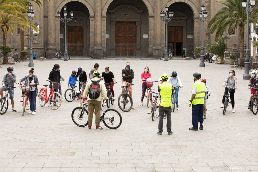 Las Palmas de Gran Canaria: Guided City Tour by Bike - Old-town market moment, tasting Agaete coffee in context
