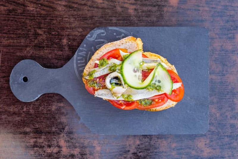 Las Palmas: Gourmet Tapas and Wine Tour in the Old Town - The in-between streets: Calle Obispo Codina and Plaza del Pilar Nuevo