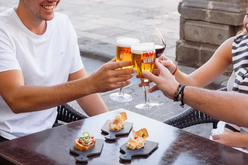 Las Palmas: Gourmet Tapas and Wine Tour in the Old Town - Plaza de Santo Domingo: a handy reset before the final restaurant