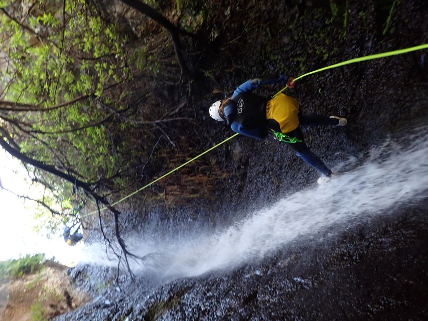 Las Palmas, Gran Canaria: Canyoning Adventure - The 4-hour plan, step by step, from wet gear to the narrow canyon
