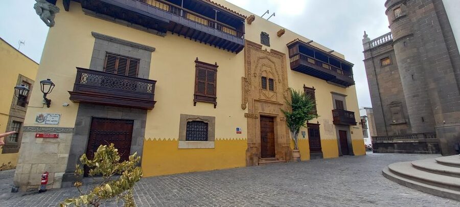Las Palmas: Private City Highlights & Northern Villages Tour - Santa Ana Square and the Old Town Walk With a Local Guide