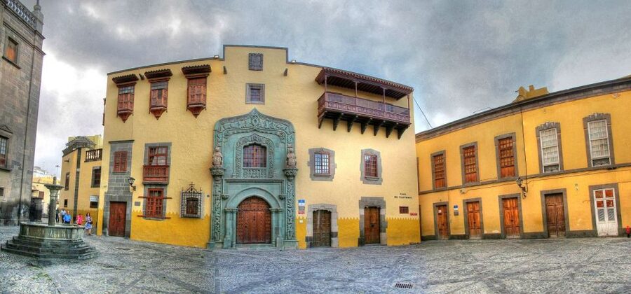 Las Palmas: Private Old City Guided Walking Tour with Tapas - Price and Logistics: Is $54 Good Value?