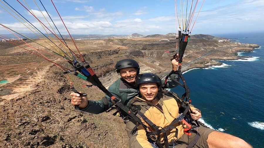 Las Palmas: tandem paragliding flights for everyone - The safety briefing that makes the flight feel manageable