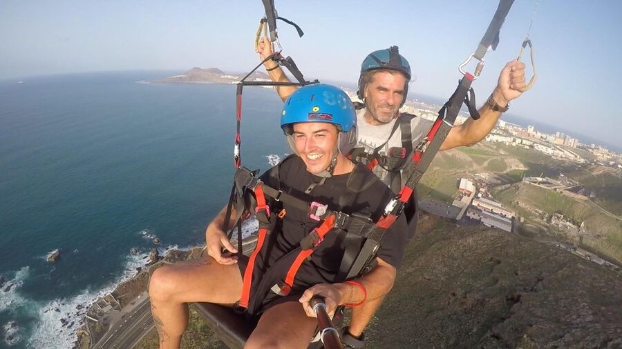 Las Palmas: tandem paragliding flights for everyone - What to bring, and what not to do