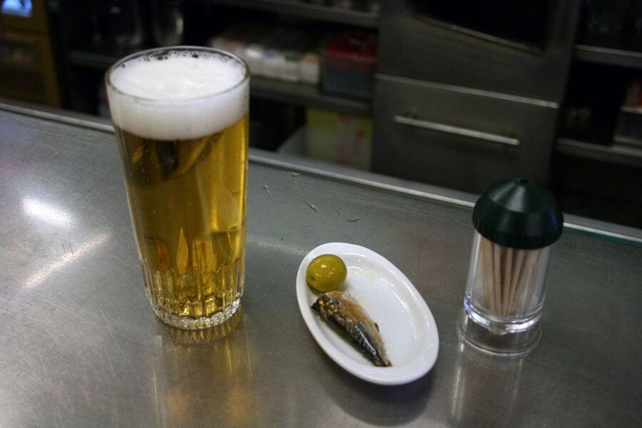 Las Palmas: Tapas and Drinks in the Beauty of the Old City - Why Las Palmas tapas feels real near the cathedral