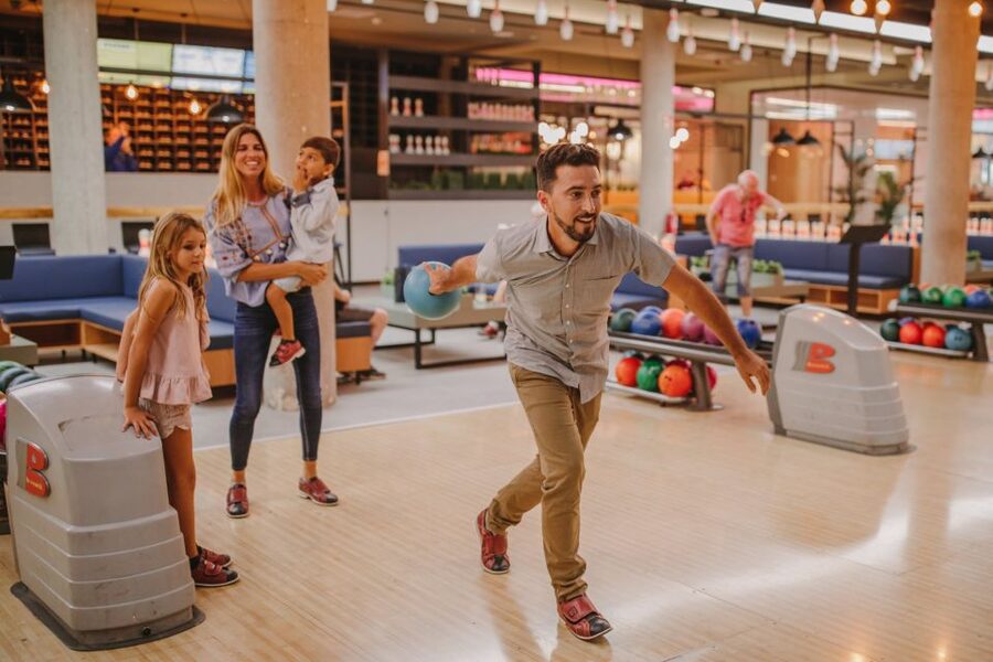 Maspalomas: Bowling Session Entry Ticket at Holiday World - How the timed session works (and why group size changes your time)