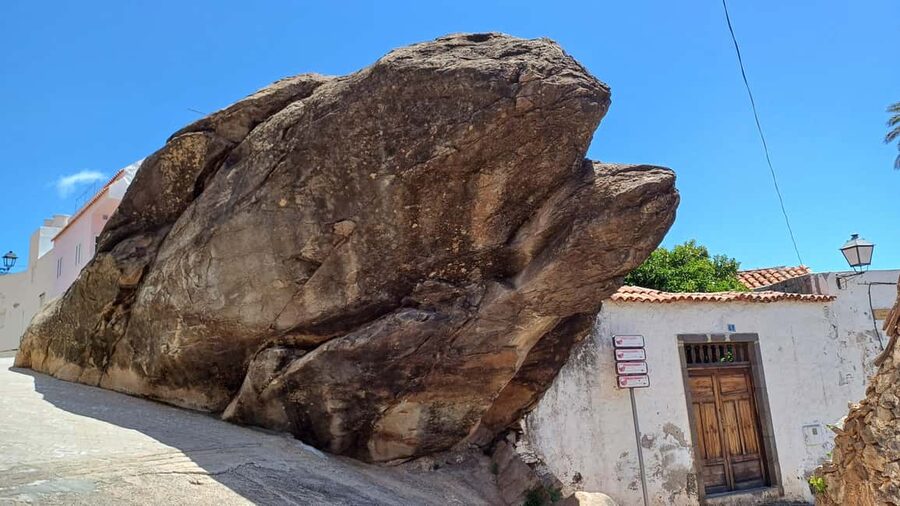 Maspalomas: Hiking to Roque Nublo with 2 authorised guides - The return drive plus San Bartolomé de Tirajana break