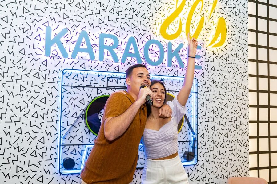 Maspalomas: Holiday World Themed Karaoke Room Rental - The Song List Advantage: 30,000 Multilingual Hits for Mixed Groups