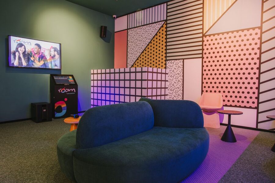 Maspalomas: Holiday World Themed Karaoke Room Rental - Picking Your Theme: Pool, 80s, Factory, Tropical (and the Room Features That Matter)