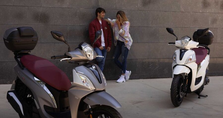 Maspalomas: Rent a 125 cc Scooter 2 seater in Gran Canaria - Puerto de Mogán, Little Venice: why the harbor end of the route feels different
