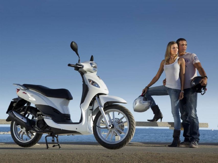 Maspalomas: Rent a 125 cc Scooter 2 seater in Gran Canaria - Maspalomas Botanical Garden: birds and plants, a calmer break from beach time