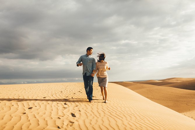 Photoshooting in the Maspalomas Dunes - How Jorge makes the photos look natural, not awkward