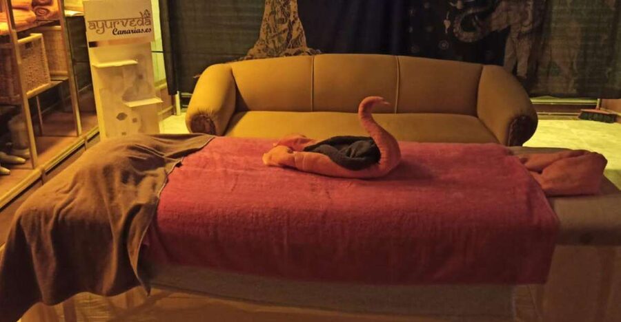 Playa del Inglés: Abhyanga Full Body Massage - Mandala center logistics in Playa del Inglés: follow the meetup