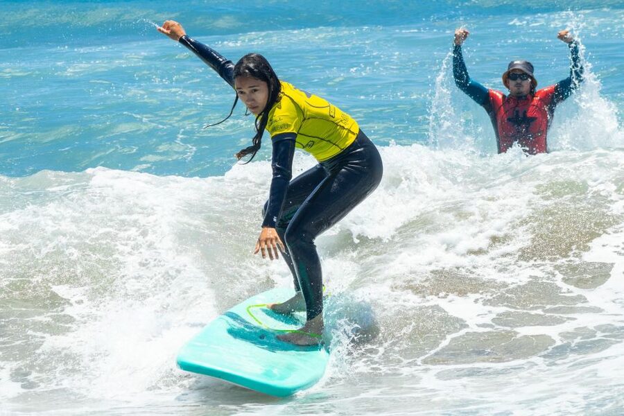 Playa del Inglés Maspalomas: High Quality Surf Classes - Photos, fruit, and the value behind the $68 price