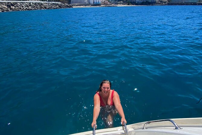 Private 4 hour Catamaran cruise in south coast of Gran Canaria - Service style from Jani and Tanja: smooth, friendly, and hands-on